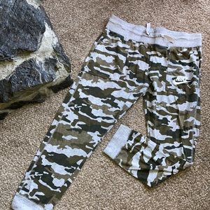 Nike Camo Jogger - L